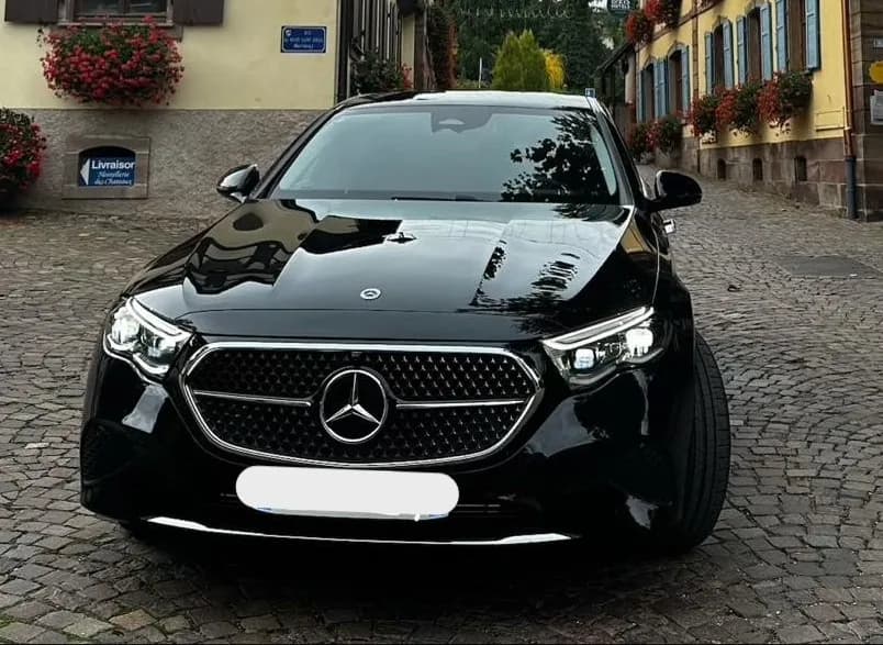 Berline Mercedes VTC en ville Strasbourg - StrasVan service premium