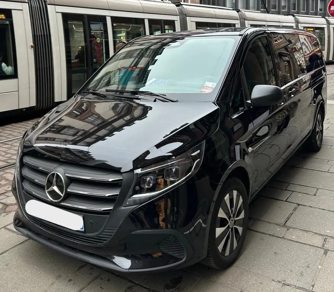 Van Mercedes Classe V - vue exterieure avant Strasbourg