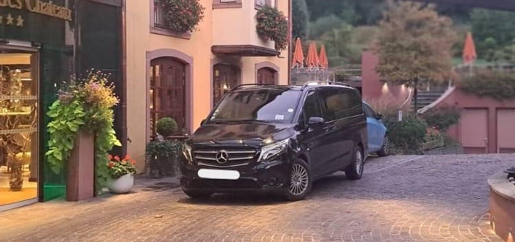 Tableau de bord Mercedes Classe V - vehicule premium 9 places (8 passagers + chauffeur) tout equipe